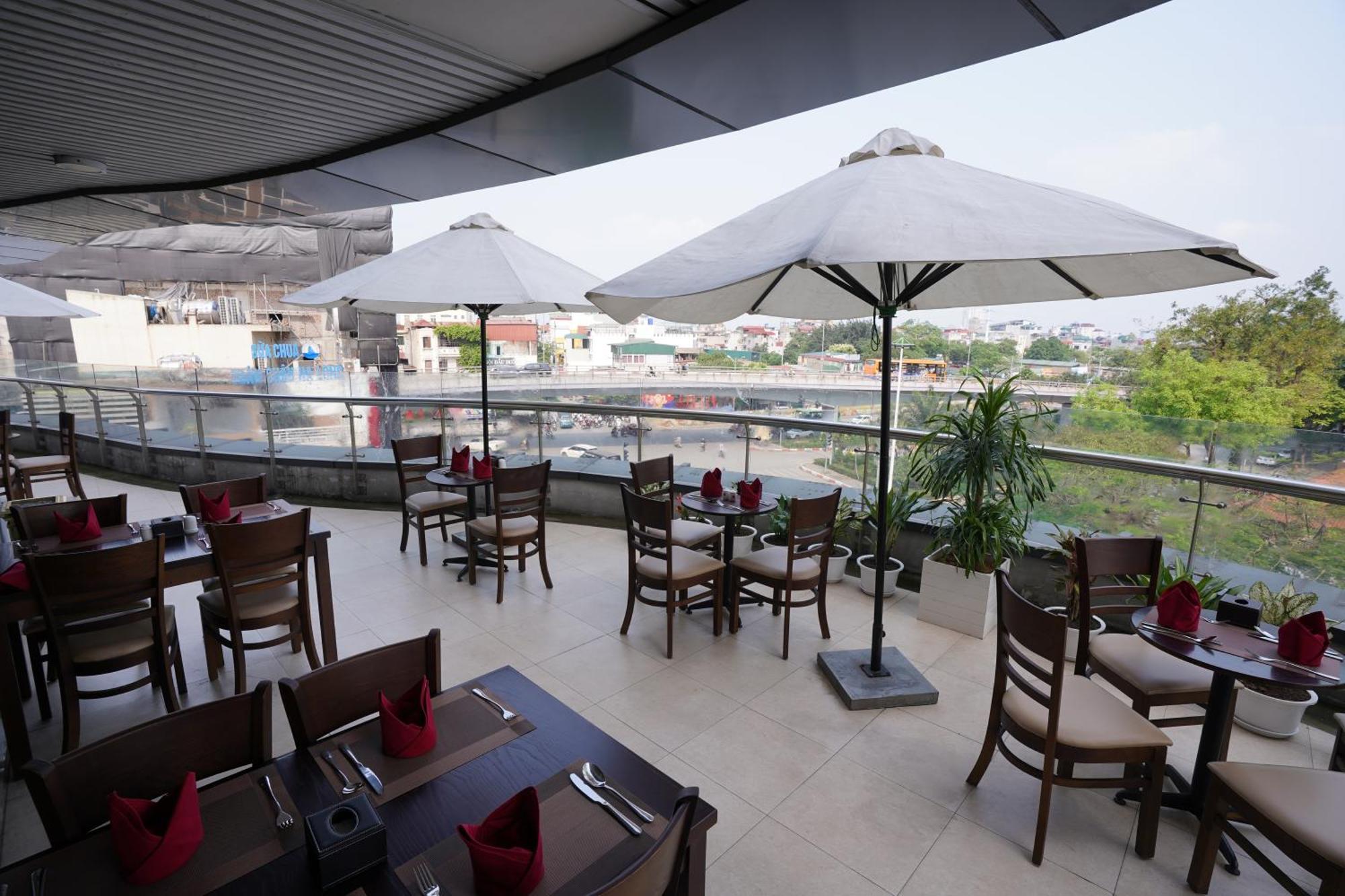 Netland Westlake Legacy Suites Ханой Экстерьер фото