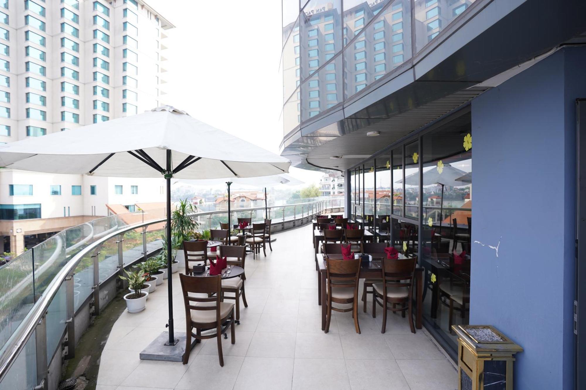 Netland Westlake Legacy Suites Ханой Экстерьер фото