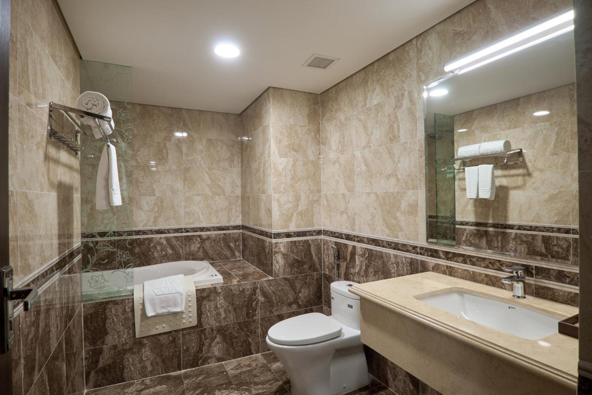 Netland Westlake Legacy Suites Ханой Экстерьер фото