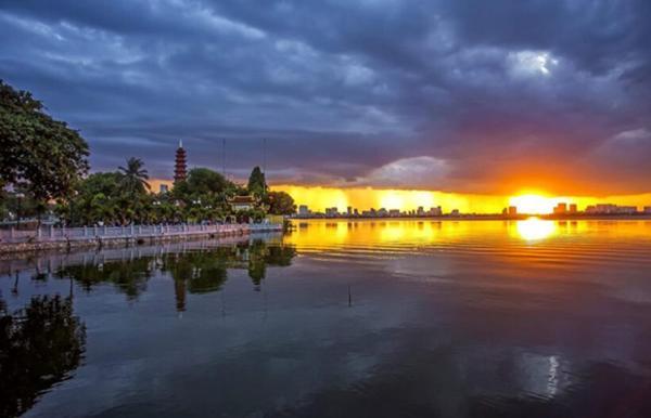 Netland Westlake Legacy Suites Ханой Экстерьер фото